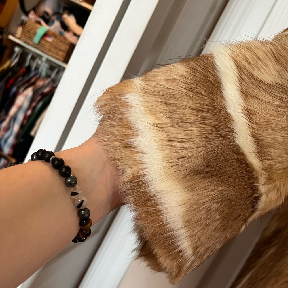 Luxurious Fur Coat with Double-Breasted Design - Picture 14 of 16